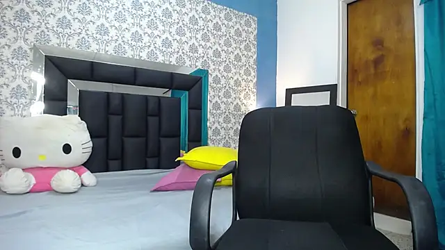 cute laira online show from October 29, 2025, 1:21 pm