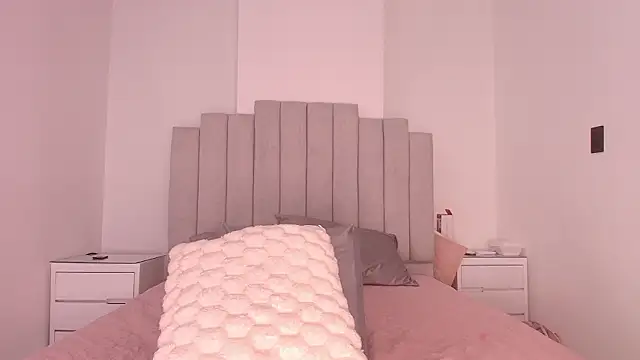 ellisrossi online show from February 23, 2026, 7:14 pm