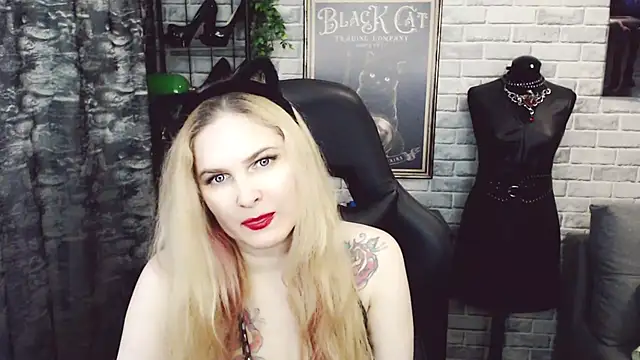 Snapshot of fetishdreams chatting on October 15, 2025, 1:30 pm fetishdreams online show from October 15, 2025, 1:30 pm