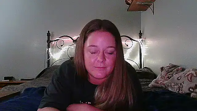 Snapshot of Artgirlie31 chatting on October 25, 2025, 4:00 am Artgirlie31 online show from October 25, 2025, 4:00 am