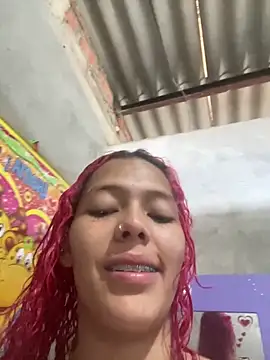 Snapshot of Emmily13 chatting on October 23, 2025, 7:23 pm Emmily13 online show from October 23, 2025, 7:23 pm