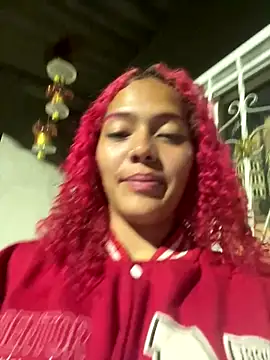 Snapshot of Emmily13 chatting on October 23, 2025, 5:28 am Emmily13 online show from October 23, 2025, 5:28 am