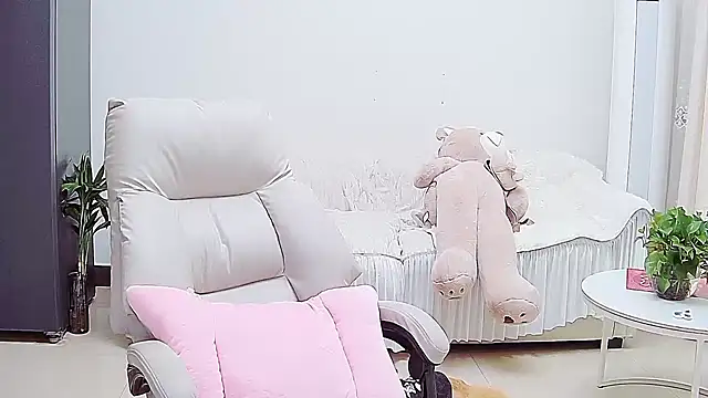 Snapshot of Dinan-y chatting on February 28, 2026, 3:17 am Dinan-y online show from February 28, 2026, 3:17 am