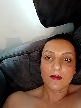 Snapshot of LyndaTruelove chatting on October 25, 2025, 11:31 am LyndaTruelove online show from October 25, 2025, 11:31 am