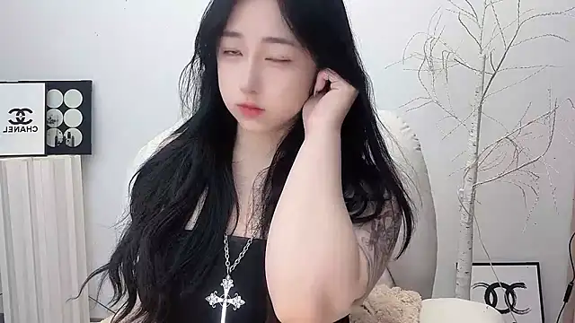 Love-hanzaizai718 online show from November 17, 2025, 5:39 pm