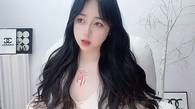 Love-hanzaizai718 online show from November 14, 2025, 12:20 pm