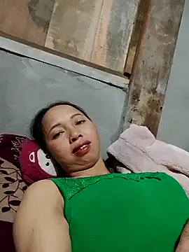 TRIEUTRIEU20 online show from November 4, 2025, 2:15 am