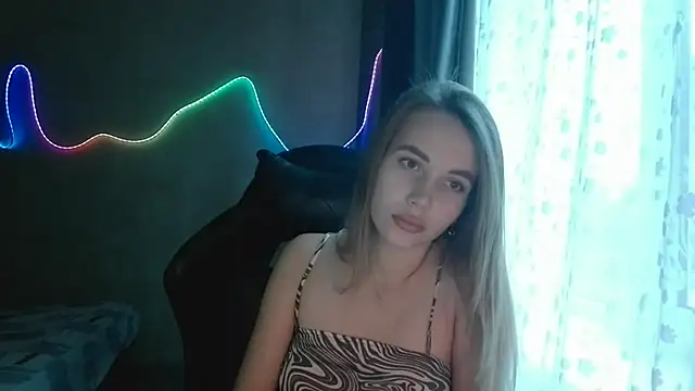 Snapshot of MadisonPhoenix chatting on November 17, 2025, 1:04 pm MadisonPhoenix online show from November 17, 2025, 1:04 pm