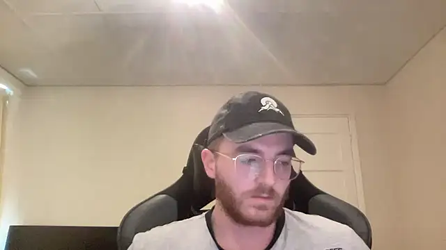 Hornymiker26 online show from November 2, 2025, 1:49 pm