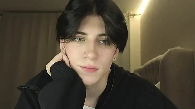 Oliver star boy  online show from March 15, 2026, 8:38 pm