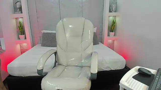 AmyColman  online show from November 13, 2025, 11:36 am