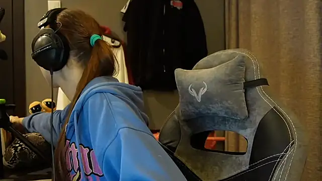 Softixq online show from November 21, 2025, 3:55 pm