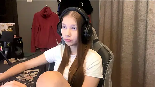 Softixq online show from November 3, 2025, 3:15 pm