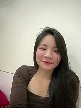 Bee Yellow00 online show from March 11, 2026, 4:50 am