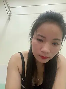 Bee Yellow00 online show from November 1, 2025, 3:13 am