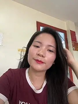 Bee Yellow00 online show from June 3, 2026, 4:24 am