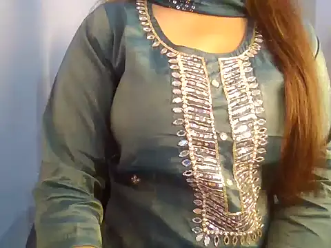 Snapshot of QUEEN_SUKU__ chatting on October 24, 2025, 5:39 am QUEEN SUKU online show from October 24, 2025, 5:39 am