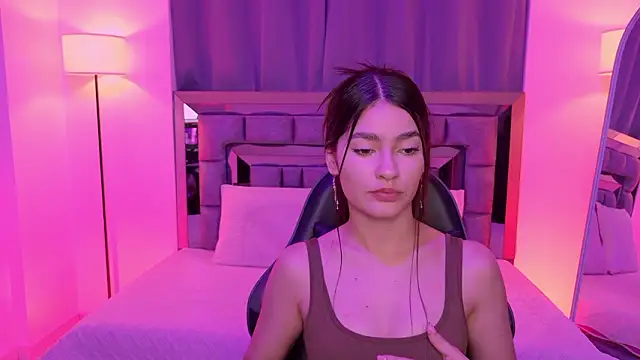 Snapshot of Bella_Clark2 chatting on February 24, 2026, 11:38 pm Bella Clark2 online show from February 24, 2026, 11:38 pm