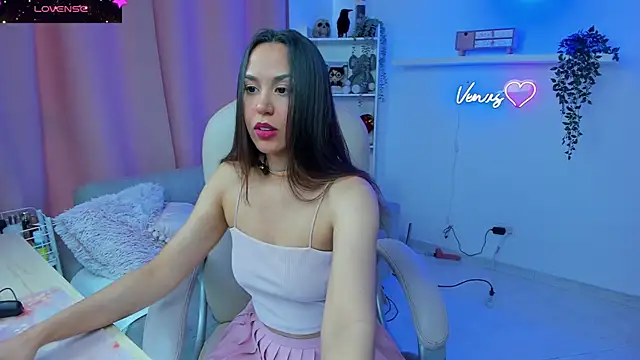 Snapshot of VenusIsLove_ chatting on September 26, 2025, 6:59 pm VenusIsLove  online show from September 26, 2025, 6:59 pm