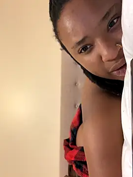 queencarameldrop online show from October 24, 2025, 11:31 am