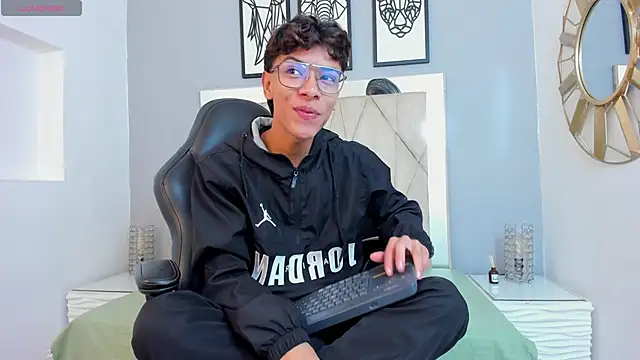 adams bobby online show from November 30, 2025, 11:22 am