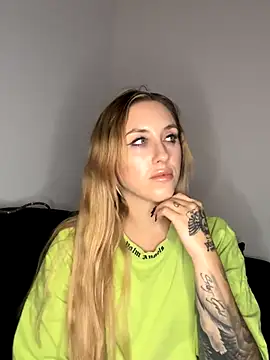 LaraHorneyy online show from October 27, 2025, 5:36 pm