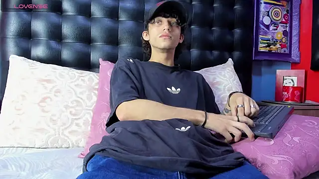 Khalid16  online show from November 4, 2025, 1:37 pm