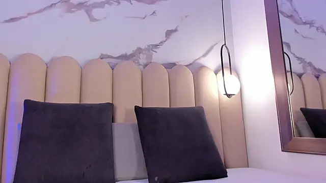 Vittoria  rossi online show from December 4, 2025, 2:49 pm