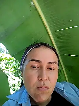 Snapshot of adria0011 chatting on October 24, 2025, 5:45 pm adria0011 online show from October 24, 2025, 5:45 pm