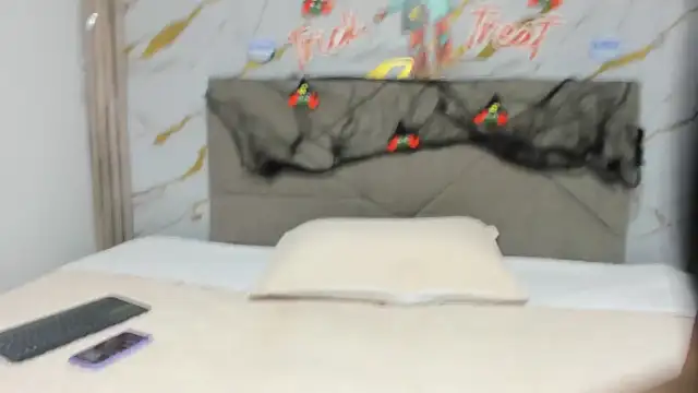  Asshley bensoon  online show from October 28, 2025, 12:15 pm