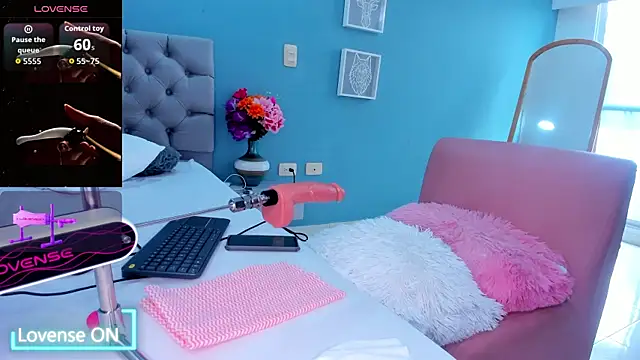 Luna Raay online show from January 18, 2026, 6:44 pm