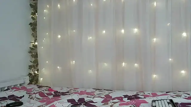 angelicahotparis18 online show from November 13, 2025, 7:40 pm