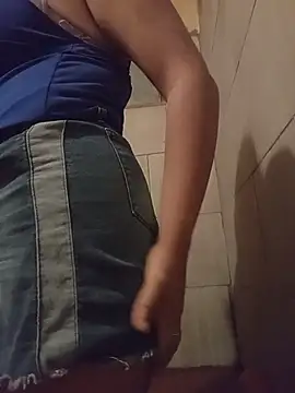 Snapshot of ayluu_1 chatting on October 25, 2025, 3:17 am ayluu 1 online show from October 25, 2025, 3:17 am