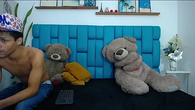 Hot Boys Latinos X online show from February 24, 2026, 7:15 pm