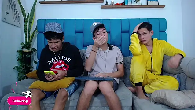 Hot Boys Latinos X online show from March 27, 2026, 4:08 pm