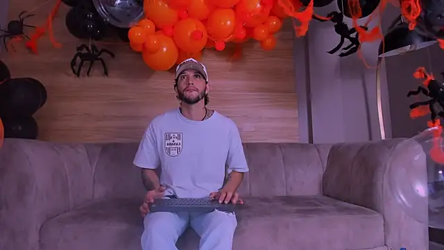 Snapshot of tonny__08 chatting on October 31, 2025, 1:19 pm tonny  08 online show from October 31, 2025, 1:19 pm