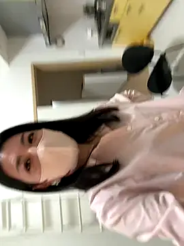 akimix xoxo online show from October 28, 2025, 1:32 pm