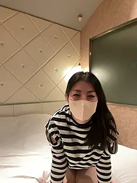 akimix xoxo online show from November 11, 2025, 1:06 pm