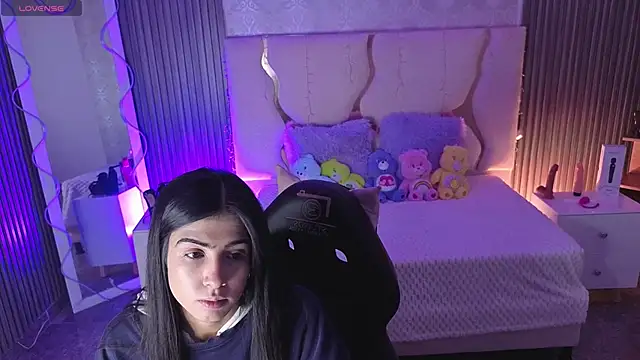 MAIILY TAY online show from January 13, 2026, 11:47 am