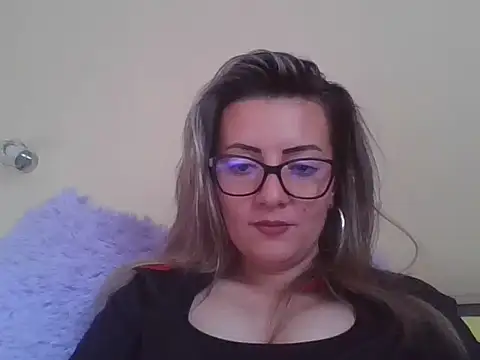 Snapshot of blondinaali chatting on October 28, 2025, 11:53 am blondinaali online show from October 28, 2025, 11:53 am