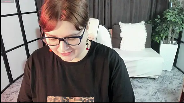 Snapshot of KendallRoie chatting on October 26, 2025, 9:20 am KendallRoie online show from October 26, 2025, 9:20 am