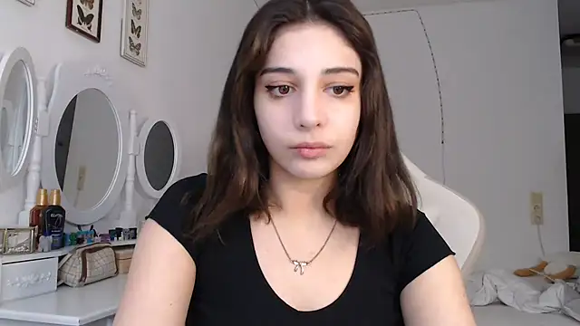 Snapshot of bellefleurrr chatting on June 9, 2026, 4:41 pm bellefleurrr online show from June 9, 2026, 4:41 pm