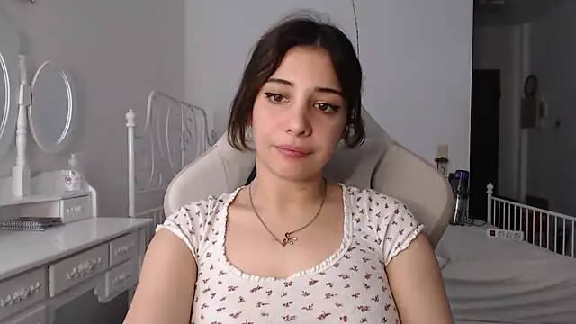 Snapshot of bellefleurrr chatting on June 25, 2026, 2:11 pm bellefleurrr online show from June 25, 2026, 2:11 pm