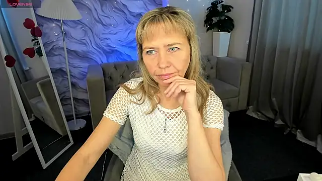 Carla Vogue online show from February 6, 2026, 11:06 am