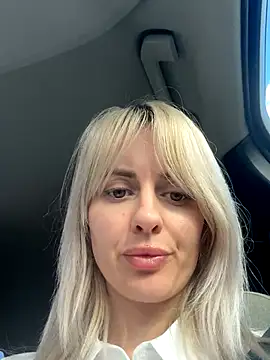 Snapshot of blondegirlx chatting on October 28, 2025, 11:31 am blondegirlx online show from October 28, 2025, 11:31 am