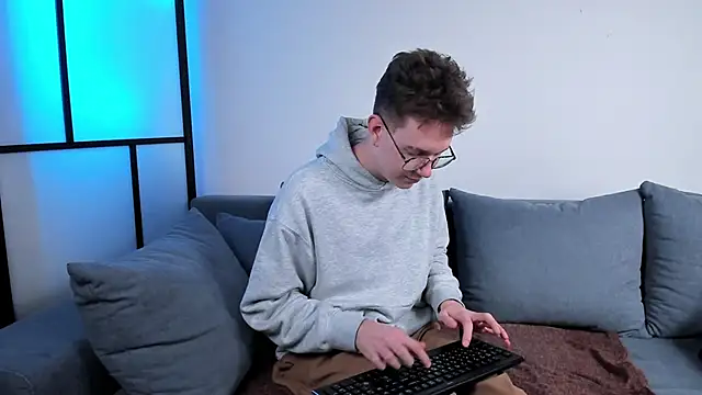 Snapshot of Teddy_Parker chatting on November 2, 2025, 7:57 am Teddy Parker online show from November 2, 2025, 7:57 am