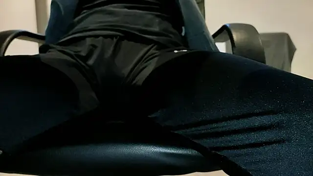 jey0004 online show from April 22, 2026, 7:31 pm