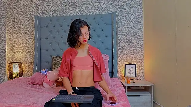 Snapshot of Indi_rave chatting on February 5, 2026, 1:07 pm Indi rave online show from February 5, 2026, 1:07 pm