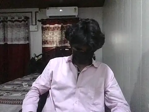 Snapshot of kriZ08 chatting on June 6, 2026, 12:10 pm kriZ08 online show from June 6, 2026, 12:10 pm