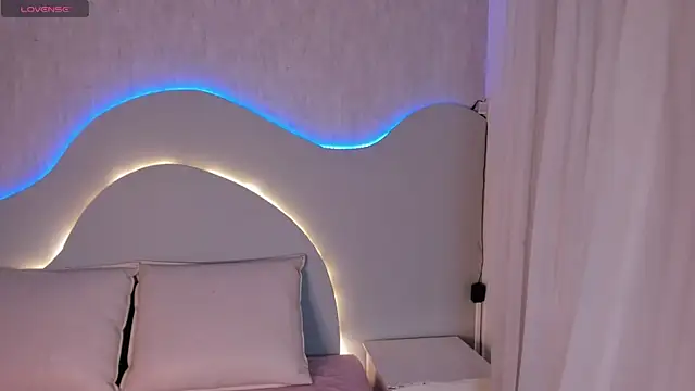 Snapshot of EmiliClarke chatting on January 13, 2026, 7:40 pm EmiliClarke online show from January 13, 2026, 7:40 pm